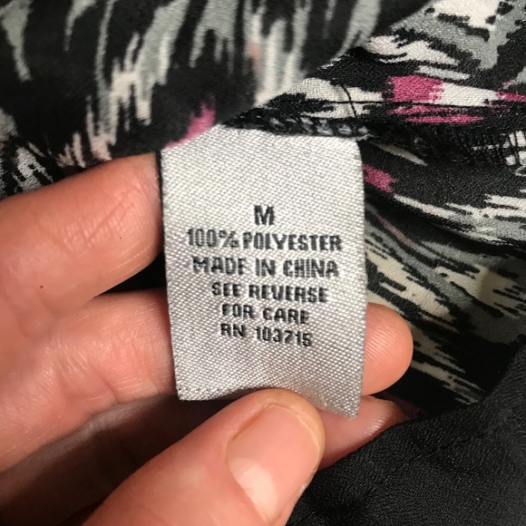 Larry Levine V-Neck Top • Long Sleeve • Pink Black Gray Ikat Print Stretchy - Picture 10 of 13
